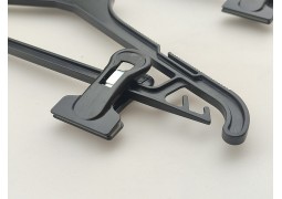 Вішалка трикотажна з перемичкою та прищіпками на 41,5см (чорний)